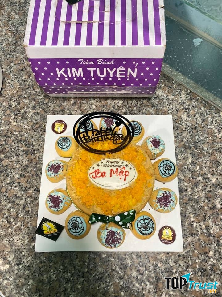 Tiệm bánh Kim Tuyên