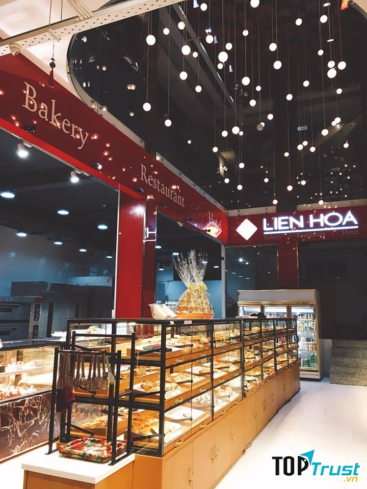 Cửa hàng được bày trí hấp dẫn, đa dạng và bắt mắt