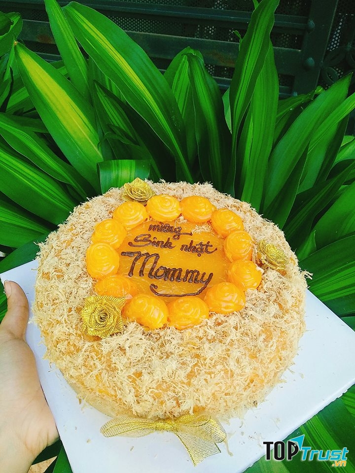 Bánh bông lan trứng muối tại tiệm bánh Mẹ Bay có hương vị đặc trưng thơm ngon