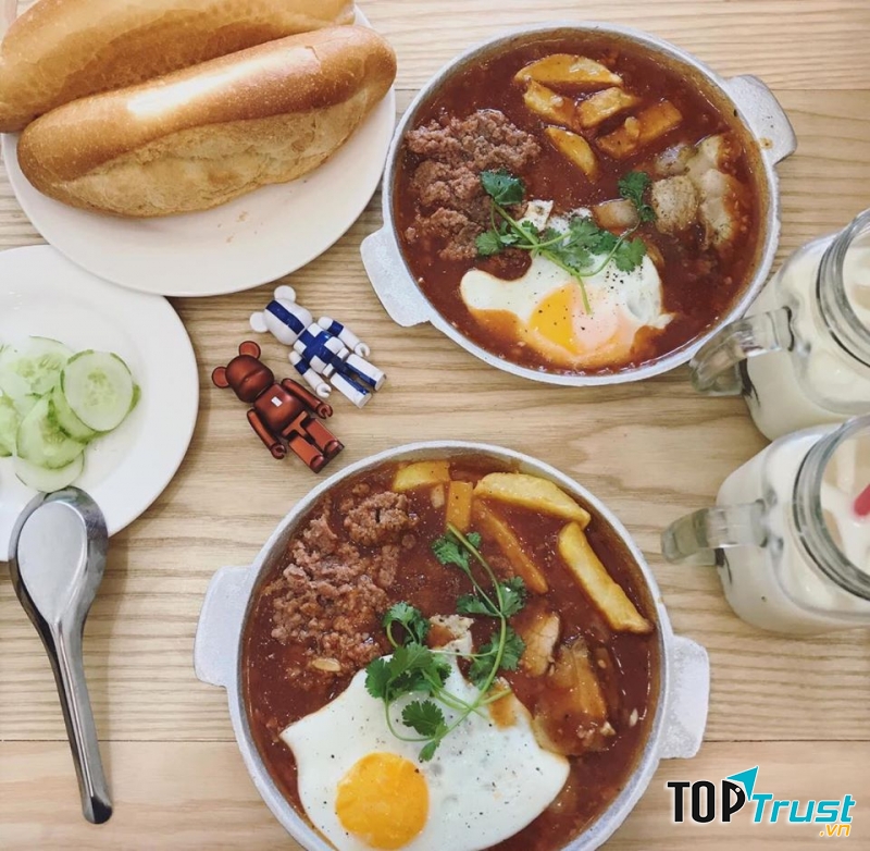 Tiệm Bánh mì Cây