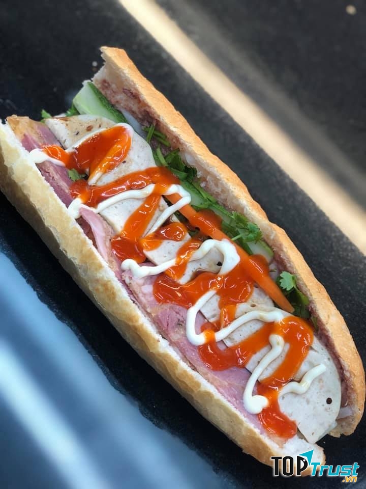 Tiệm Bánh Mì Những Chàng Trai - Lê Văn Khương