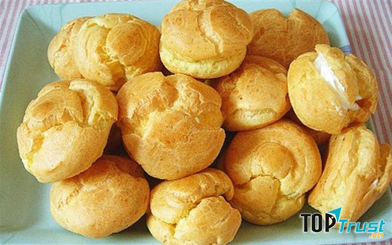 Bánh su kem  Mr.C Coffee & Bakery