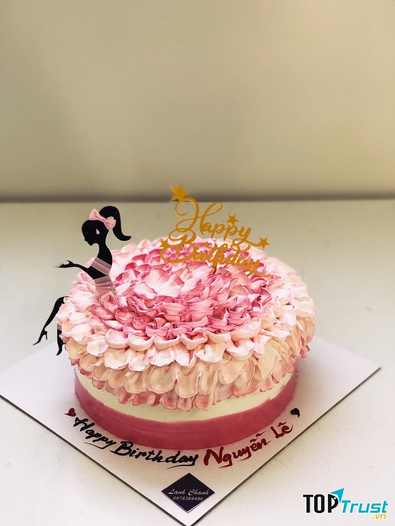   Lanh Chanh có thể mang đến cho gia đình bạn những chiếc bánh truyền thống với nhiều vị khác nhau như trà xanh, socola,… ngoài ra tại đây còn có red velvet. ﻿