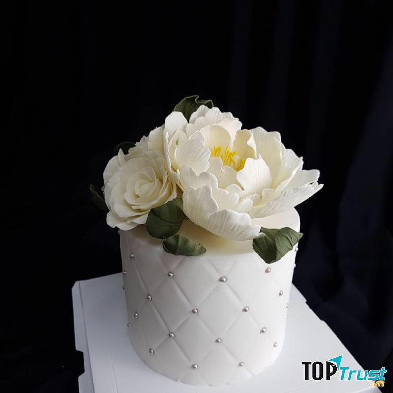 Còn gì hạnh phúc hơn khi nhận được một chiếc bánh xinh như này