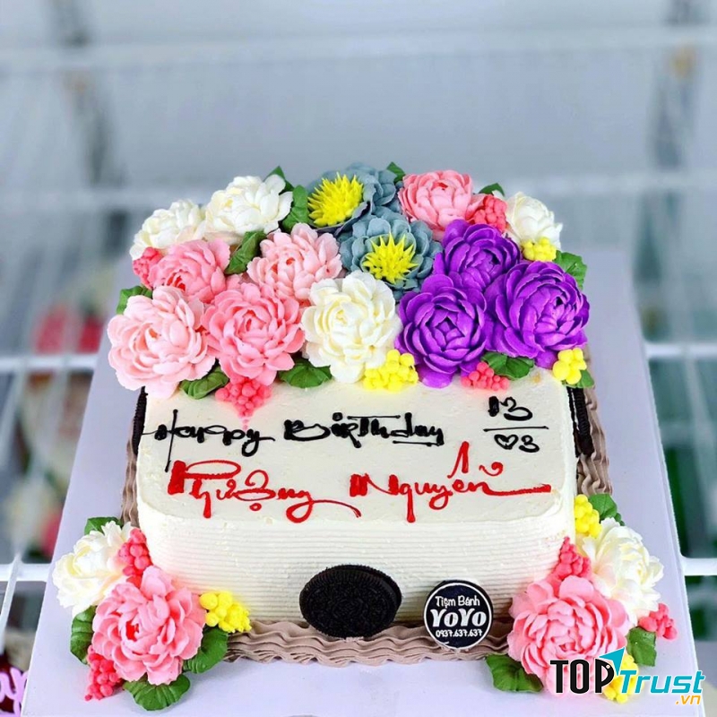 Bánh sinh nhật hấp dẫn tại tiệm
