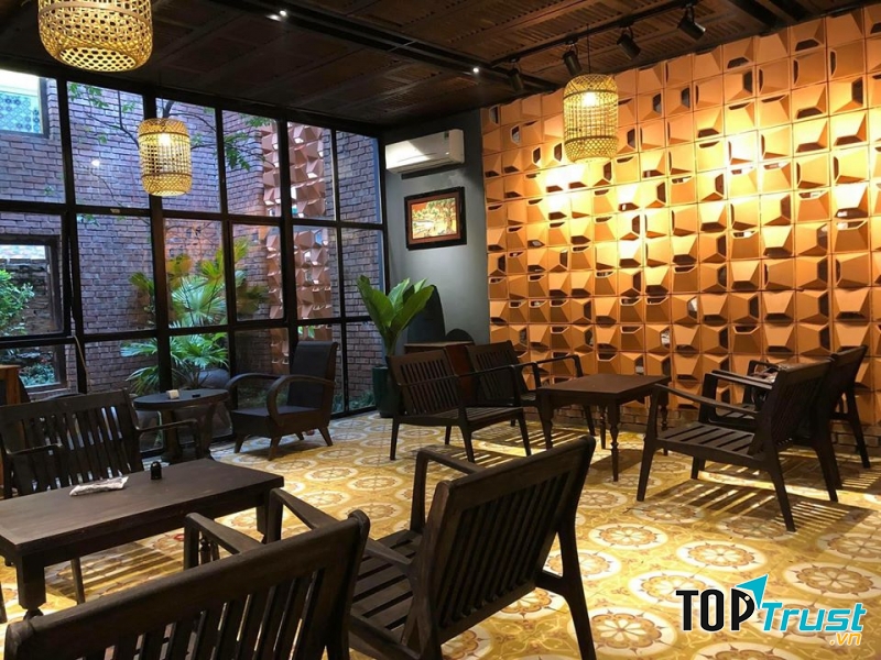 Tiệm cà phê Ngói Đỏ