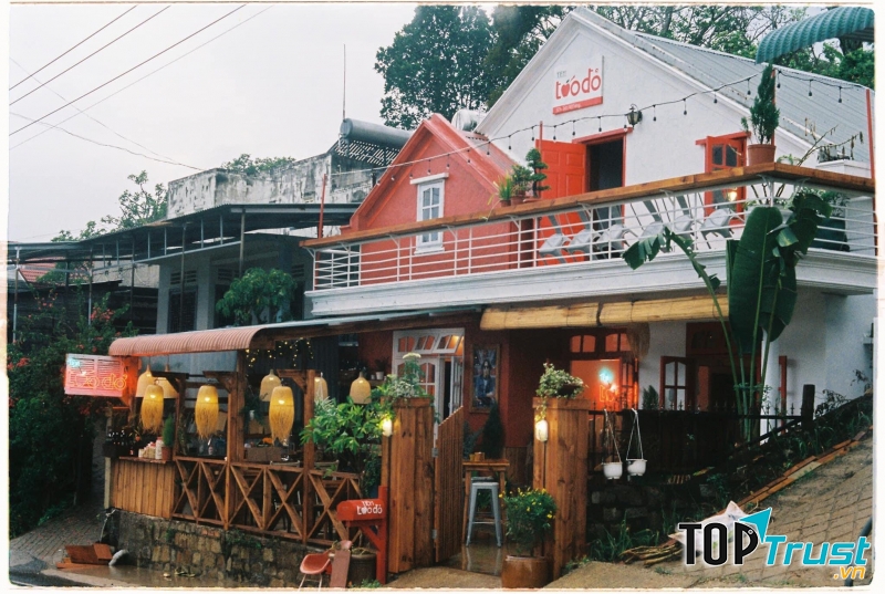 Tiệm cà phê Táo Đỏ là tiệm Cà Phê Trứng đầu tiên tại Đà Lạt được pha từ những hạt cà phê organic đến từ Montagnards Home Farm