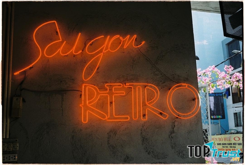 Bức tường góc checkin nổi tiếng