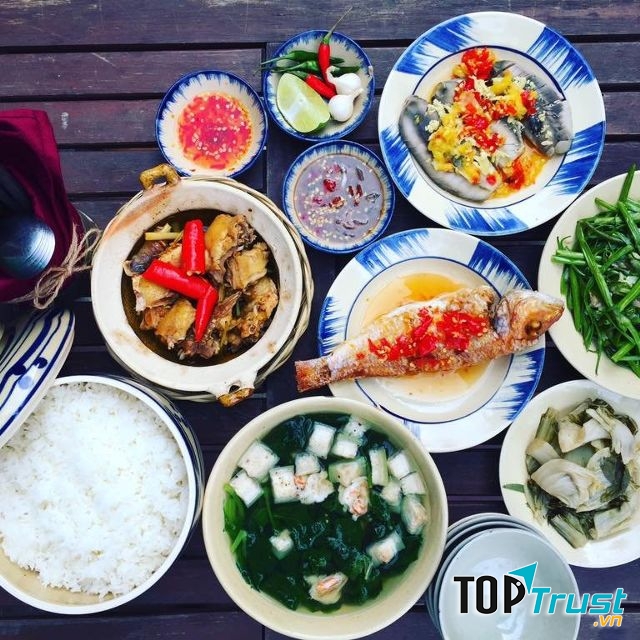 Tiệm Cơm Cafe Hoa Giấy