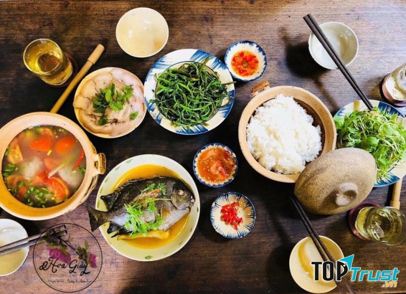 Tiệm Cơm Cafe Hoa Giấy
