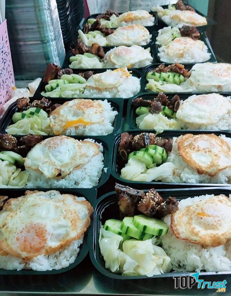 Tiệm Cơm Vui Vẻ - Cơm Văn Phòng & Cơm Ăn Kiêng