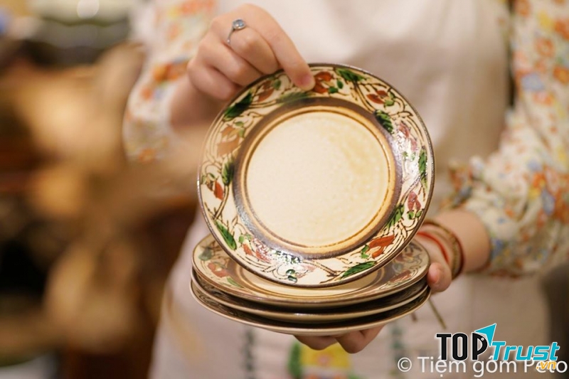 Tiệm gốm Peto