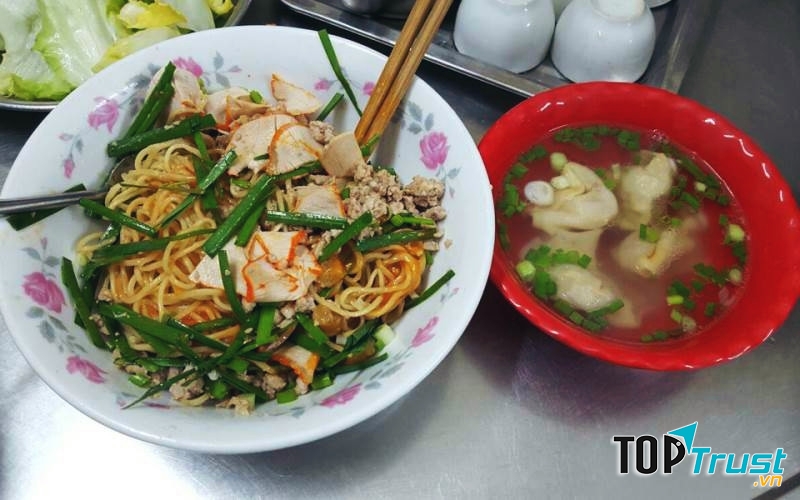 Hoành thánh trộn có rất nhiều 