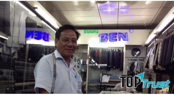 Ông chủ tiệm may Ben luôn cập nhật những xu hướng thời trang mới nhất