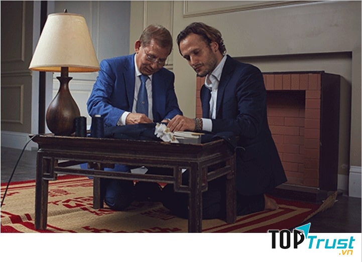 Ông Lý Minh trong một lần trực tiếp tiếpkhách.