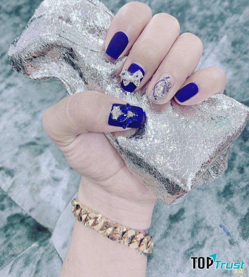 Tiệm Nail Yolo