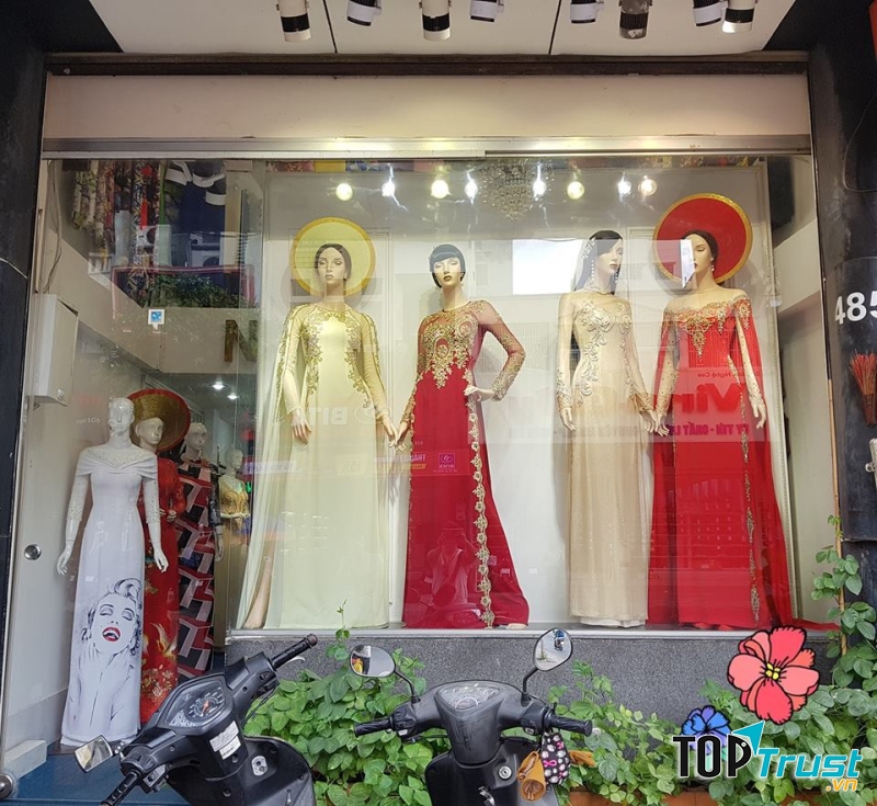 Mỗi chiếc áo dài đều được hoàn thiện từ chất liệu tốt nhất