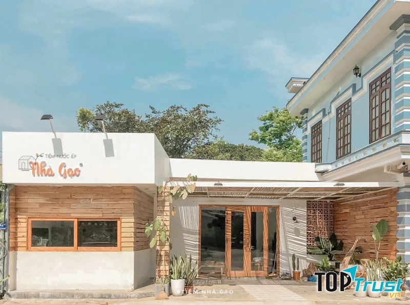 Tiệm nước ép Nhà Gạo