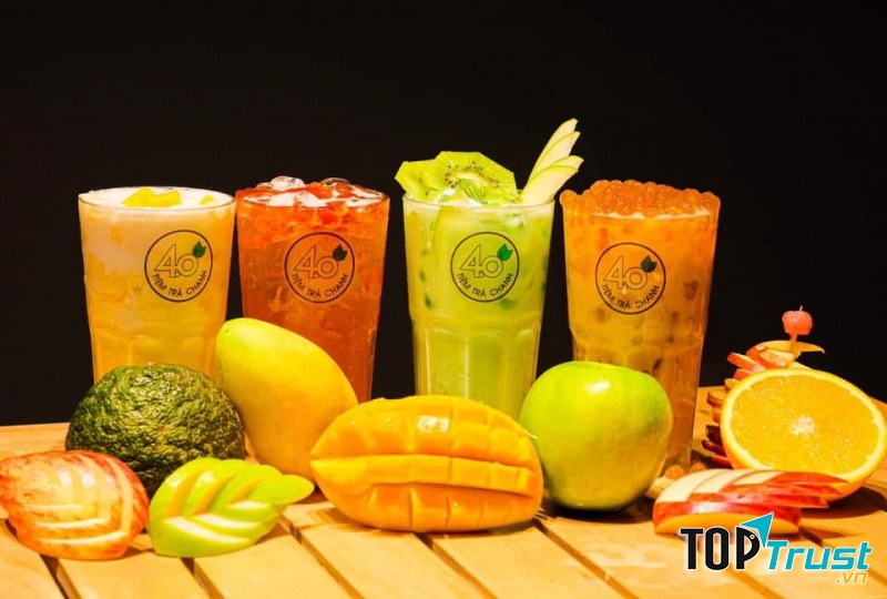 Quán có nhiều loại thức uống hấp dẫn, từ các loại trà đến trà sữa, sữa tươi trân châu đường đen đều được hội tụ tại quán