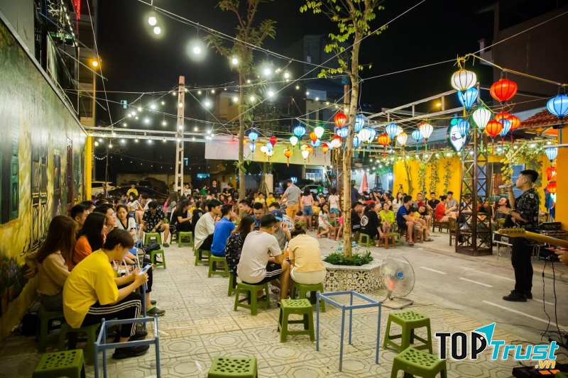 Không gian rộng rãi, thoáng mát của Tiệm trà chanh TiLo