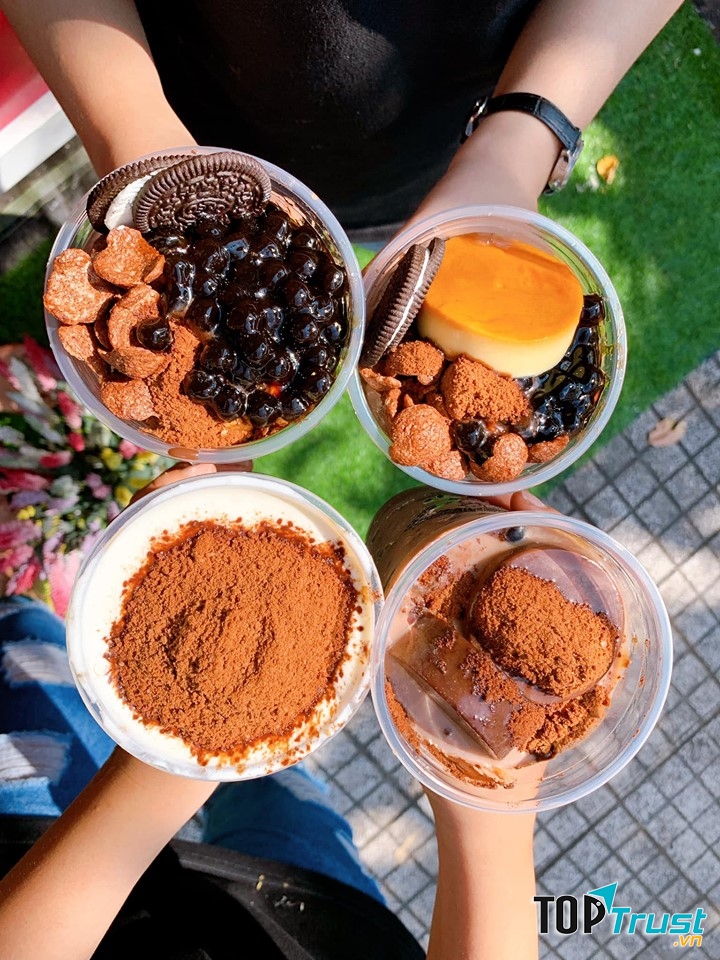 Nguyên liệu chuẩn bị đảm bảo ngon, sạch, luôn có sẵn phục vụ khách hàng offline lẫn online.