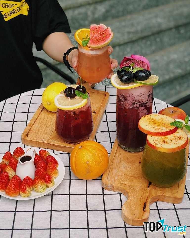 Trà thơm, trái cây tươi ngon, kết hợp vô cùng tuyệt vời