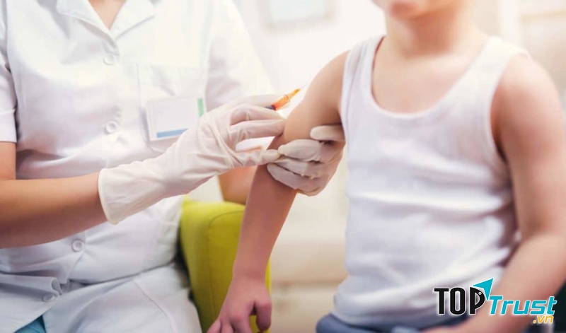 Tiêm vắc xin đầy đủ và đúng lịch