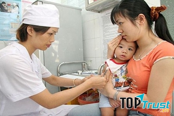 Tiêm vắc xin phòng bệnh cúm mùa
