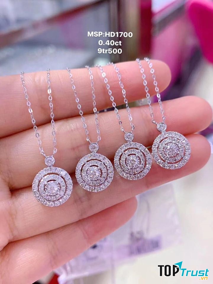 Trang sức tại tiệm vàng bạc Hoàng Anh