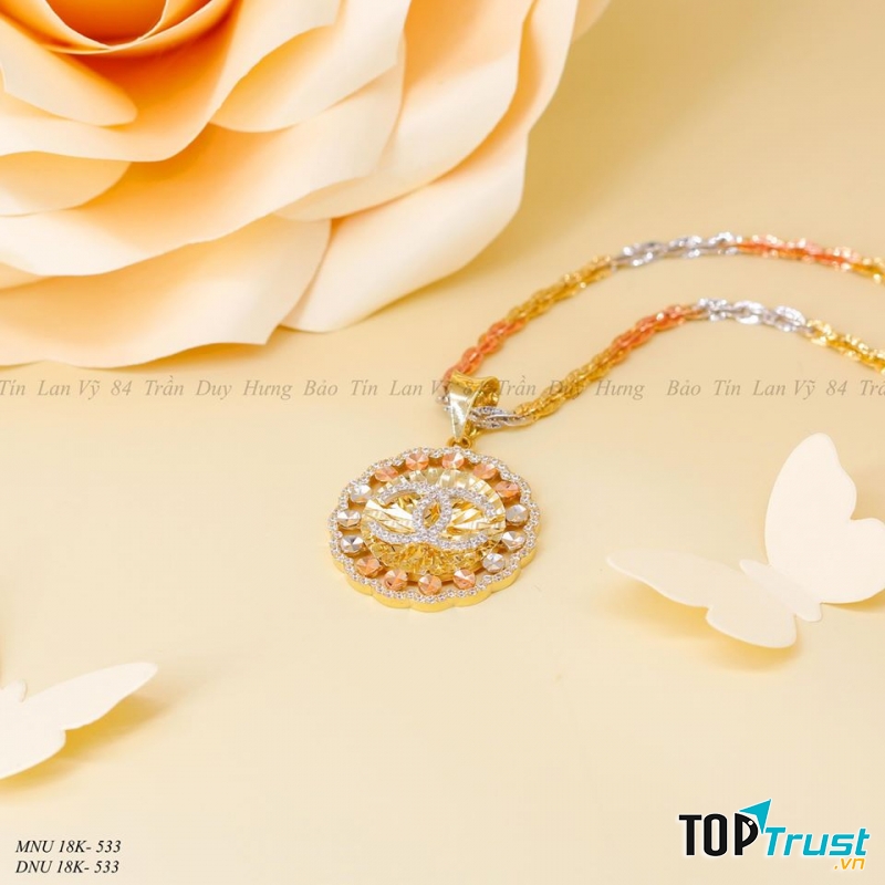 Trang sức tại tiệm vàng Bảo Tín Lan Vỹ