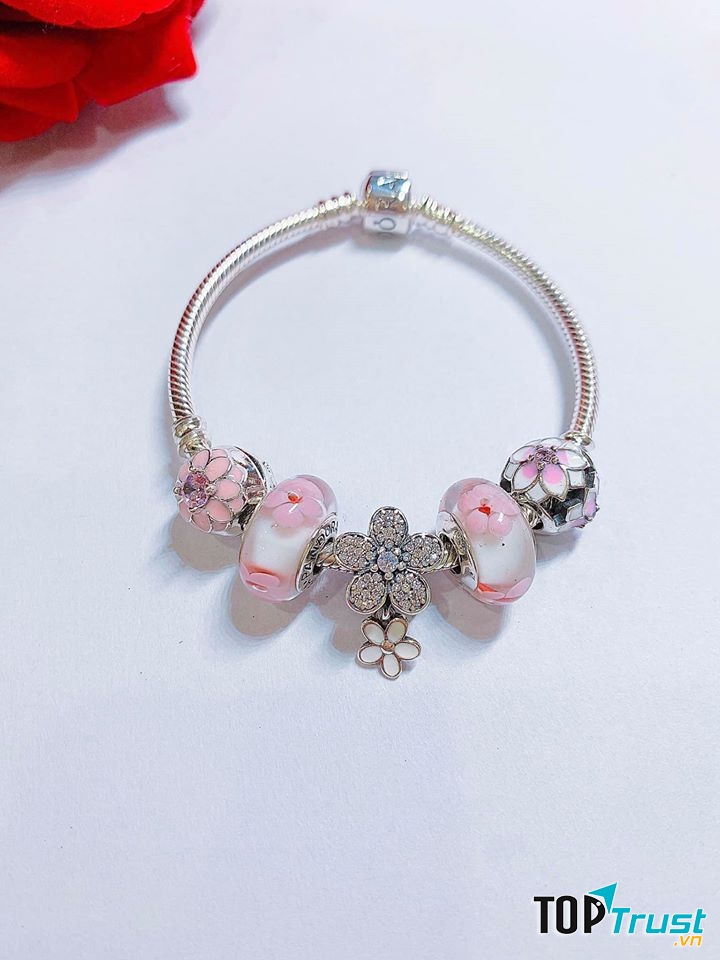 Trang sức tại tiệm vàng Chiến Minh