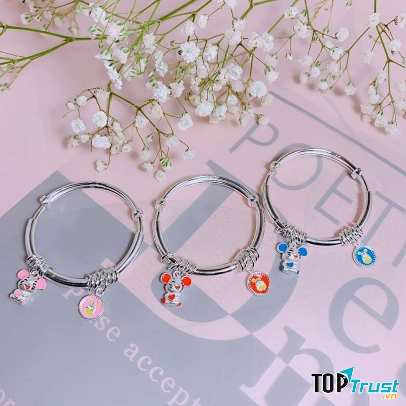 Trang sức tại tiệm vàng Hạnh Hợp