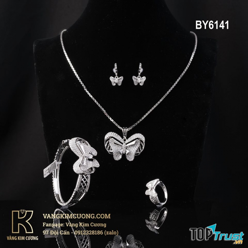 Trang sức tại tiệm Vàng Kim Cương