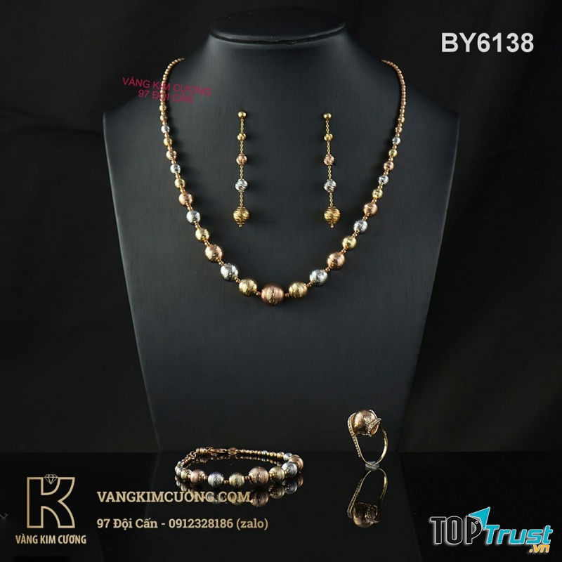 Trang sức tại tiệm Vàng Kim Cương