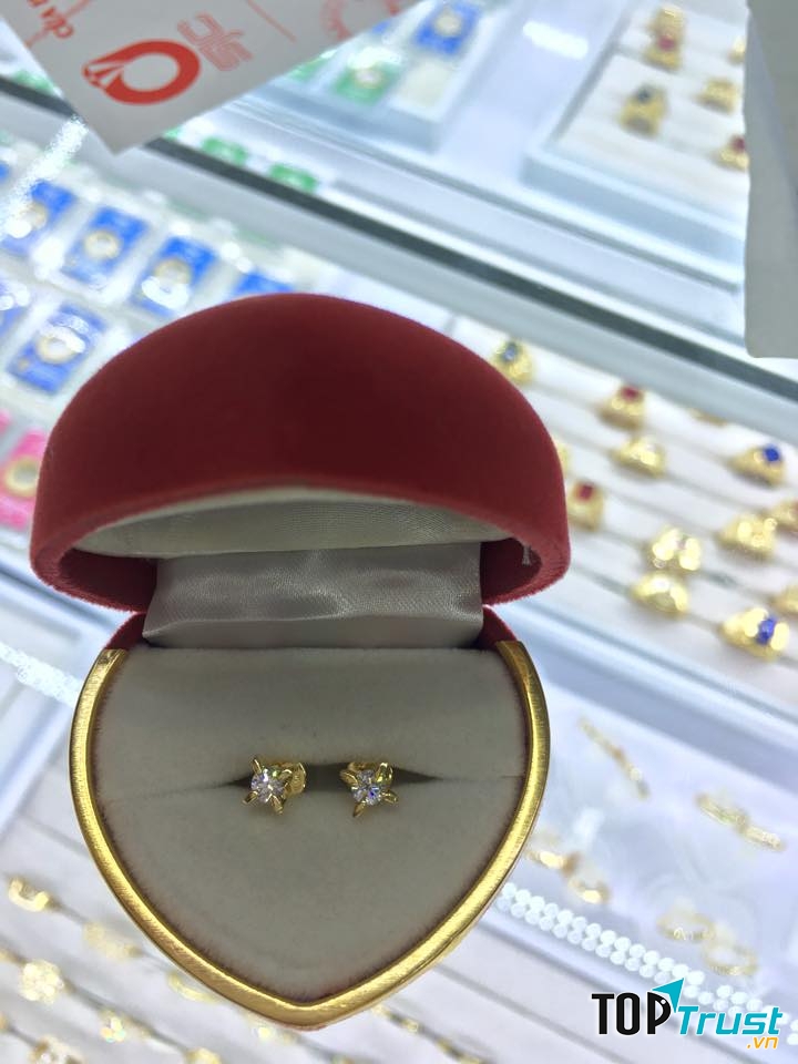 Hoa tai vàng tại Tiệm vàng Kim Lý