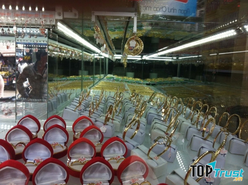 Tiệm vàng Nguyễn Vũ