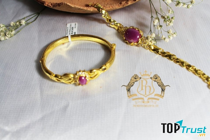 Tiệm vàng Phú Nguyên