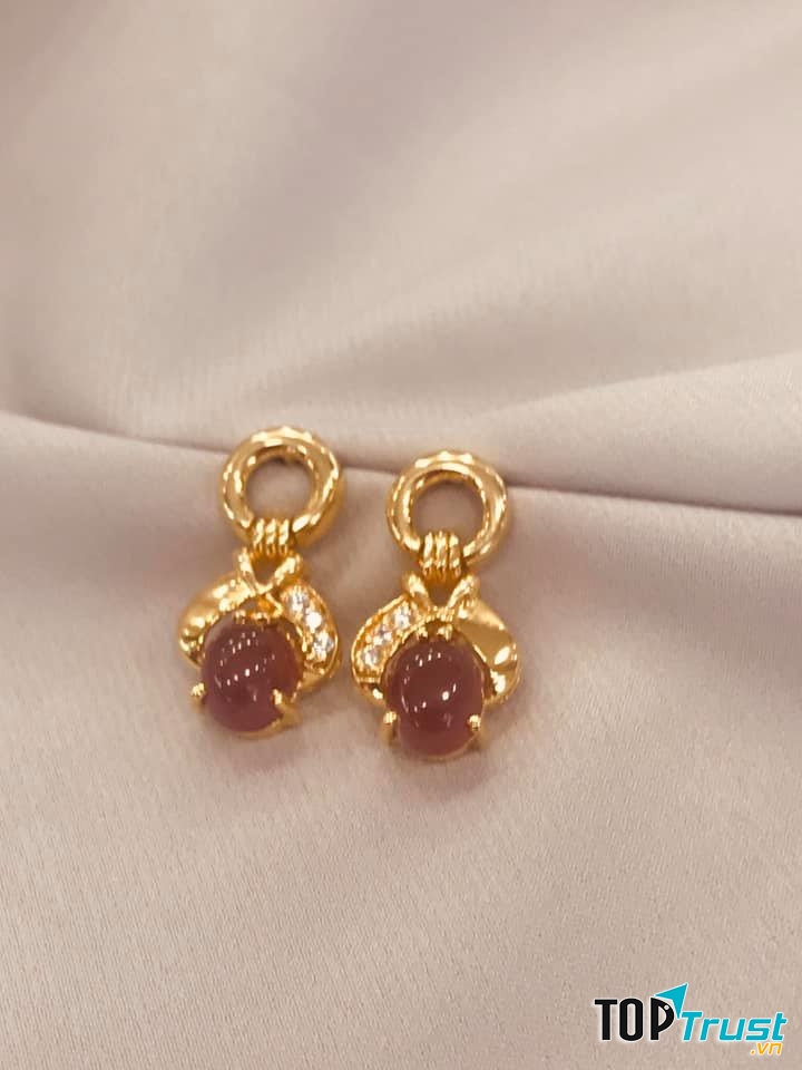 Trang sức tại tiệm vàng Phú Nguyên