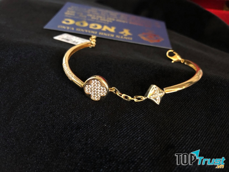 Tiệm Vàng Ý Ngọc