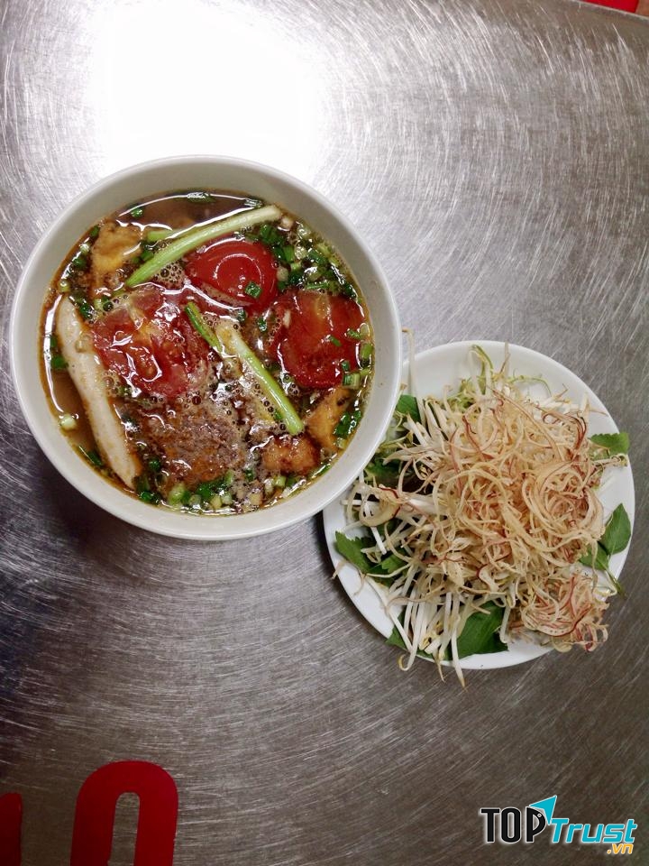 Bún riêu cua ốc chả