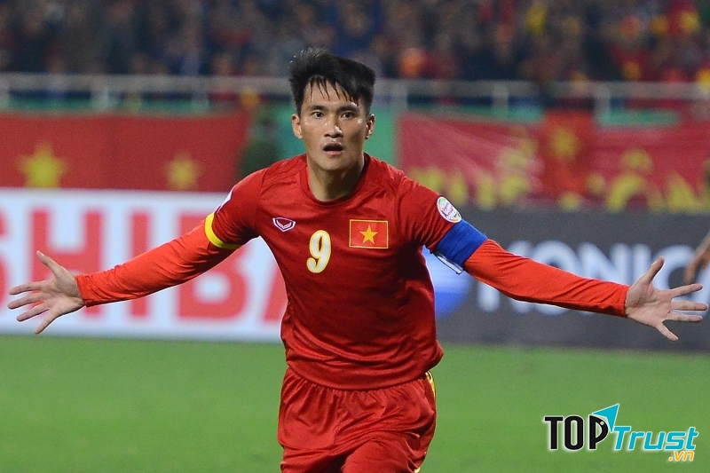 Tiền đạo Lê Công Vinh, số áo 9