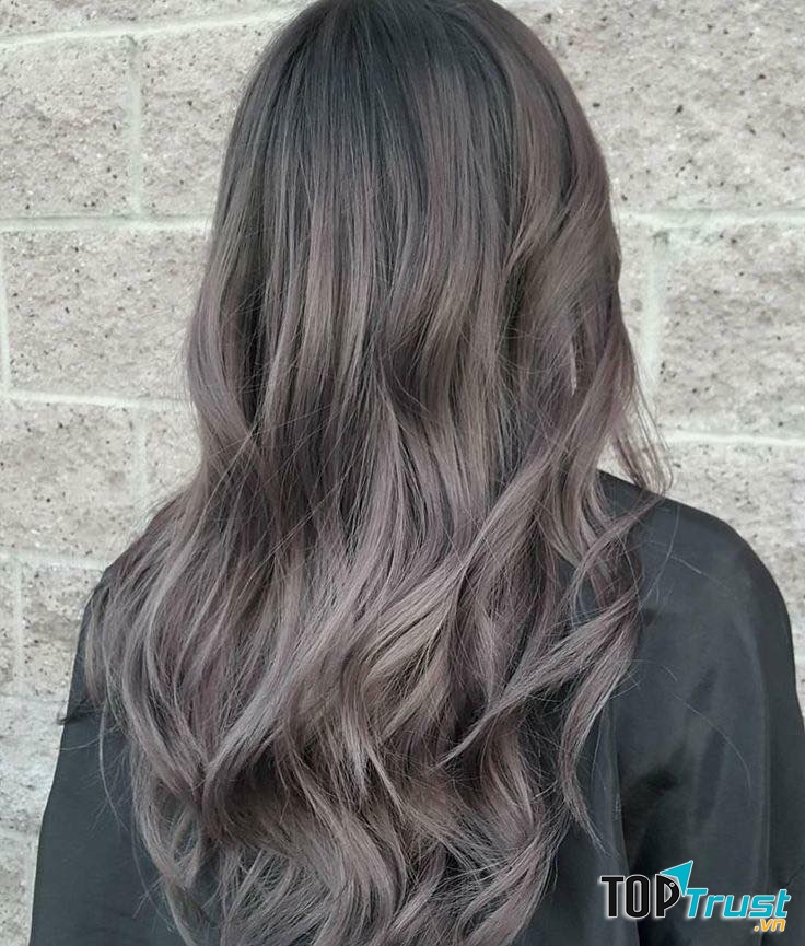 Các sản phẩm nhuộm, chăm sóc tóc tại Tiến Hợi Hair Salon đều được sử dụng của các hãng hàng nổi tiếng và chất lượng như Loreal của Pháp, Bes và ChanIplex của Italy, ….