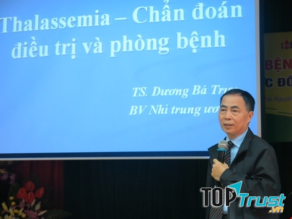 Bác sĩ Dương Bá Trực luôn tâm huyết với nghề và yêu thương trẻ nhỏ