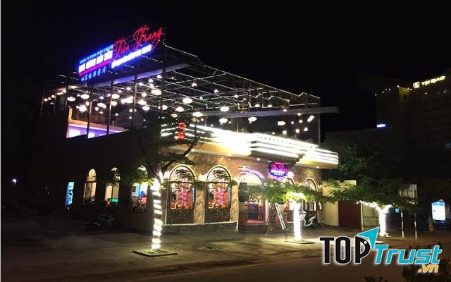 Không gian về đêm của nhà hàng
