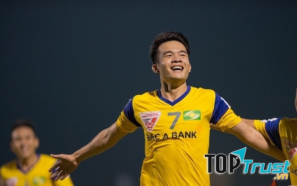 Tiền vệ Ngô Hoàng Thịnh, số áo 7