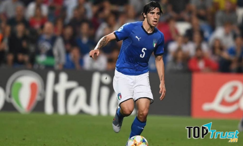 Tiền vệ trung tâm: Sandro Tonali (2000)