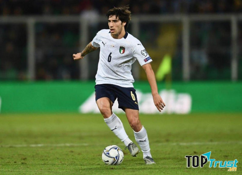 Tiền vệ trung tâm: Sandro Tonali (2000)