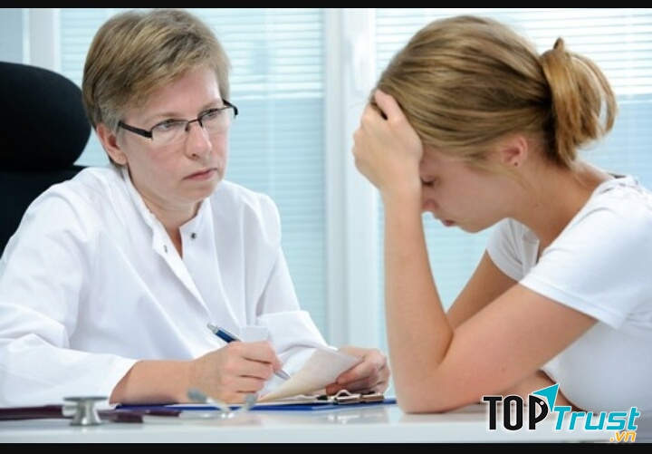 Bệnh nhân rối loạn tiêu hóa được bác sĩ tư vấn