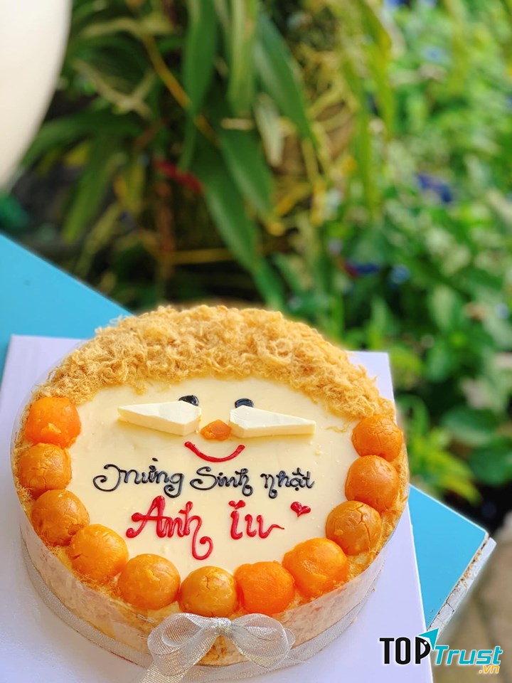 Mẫu bánh sinh nhật bông lan trứng muối tại Tiết Ú House