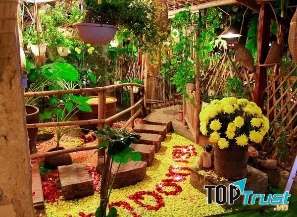 Không gian khác lạ ấn tượng tại quán